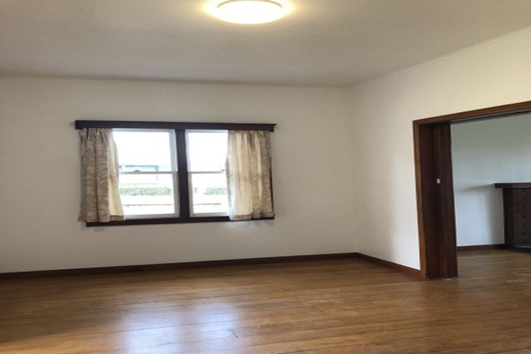 Photo of property in 30 Ponderosa Drive, Oteha, Auckland, 0632