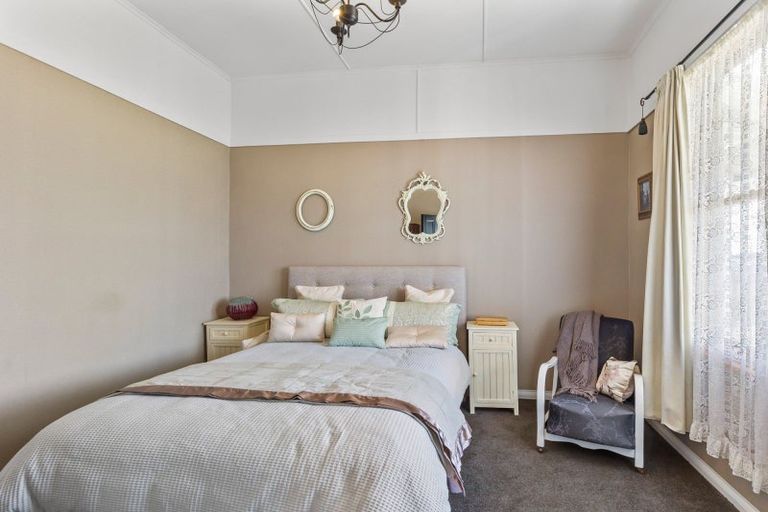 Photo of property in 39 Mako Mako Road, Levin, 5510