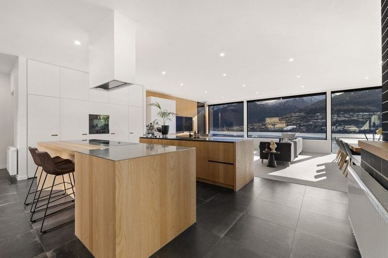 Photo of property in 594 Peninsula Road, Kelvin Heights, Queenstown, 9300