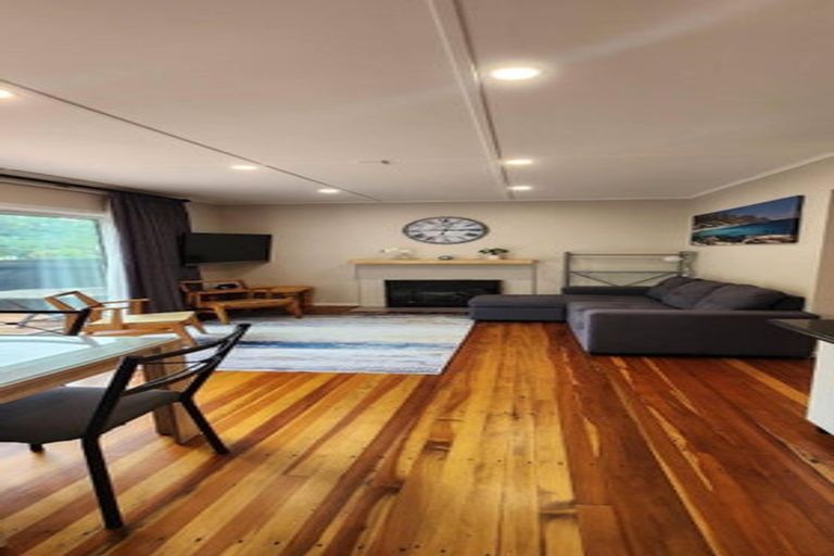 Photo of property in 11 Shackleton Grove, Stokes Valley, Lower Hutt, 5019