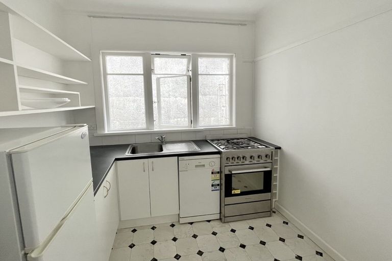 Photo of property in 3/136 Evans Bay Parade, Roseneath, Wellington, 6021