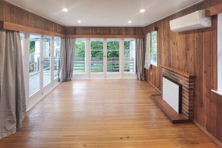 Photo of property in 31 Lowtherhurst Road, Massey, Auckland, 0614