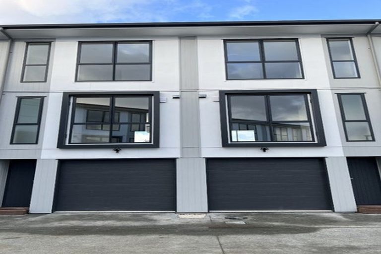 Photo of property in 2/8 Ocean View Road, Northcote, Auckland, 0627