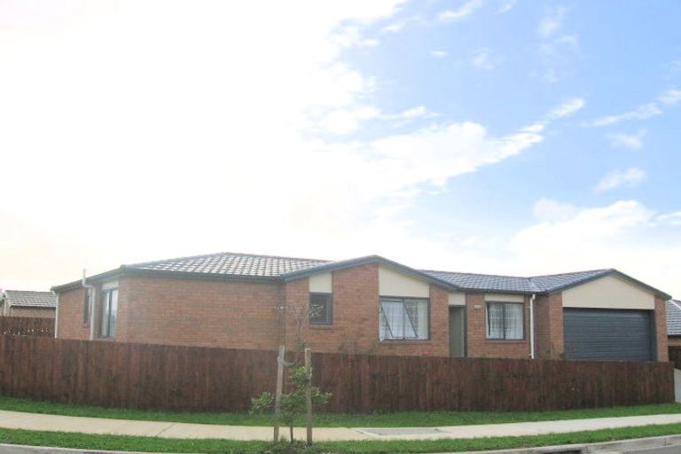 Photo of property in 50 Woodbank Drive, Glen Eden, Auckland, 0602