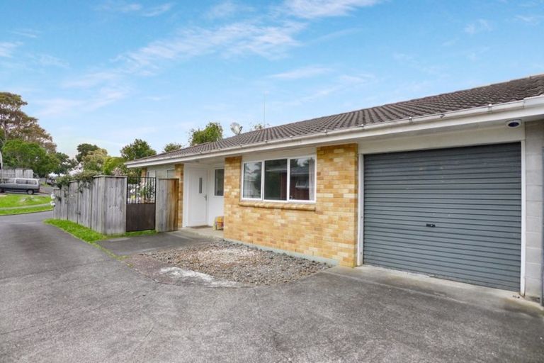 Photo of property in 25a Lidcombe Place, Avondale, Auckland, 1026