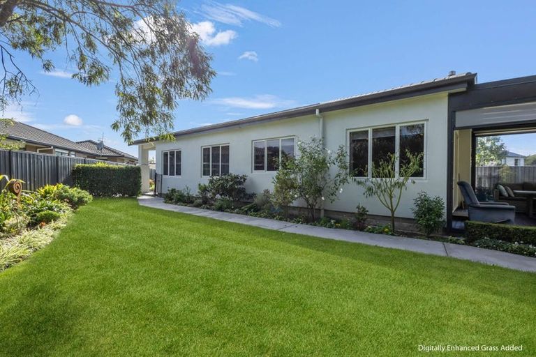 Photo of property in 28 Delta Mews Place, Clive, 4102