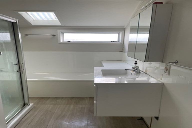 Photo of property in 10 Stephen Avenue, Henderson, Auckland, 0610