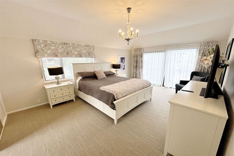 Photo of property in 76 Mount Pleasant Road, Mount Pleasant, Christchurch, 8081