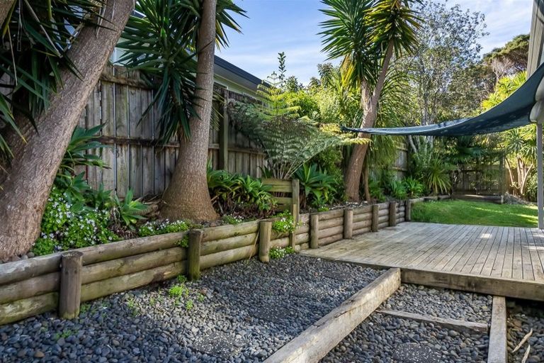 Photo of property in 27 Shadon Place, Stanmore Bay, Whangaparaoa, 0932
