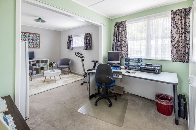 Photo of property in 62 Beazley Avenue, Paparangi, Wellington, 6037