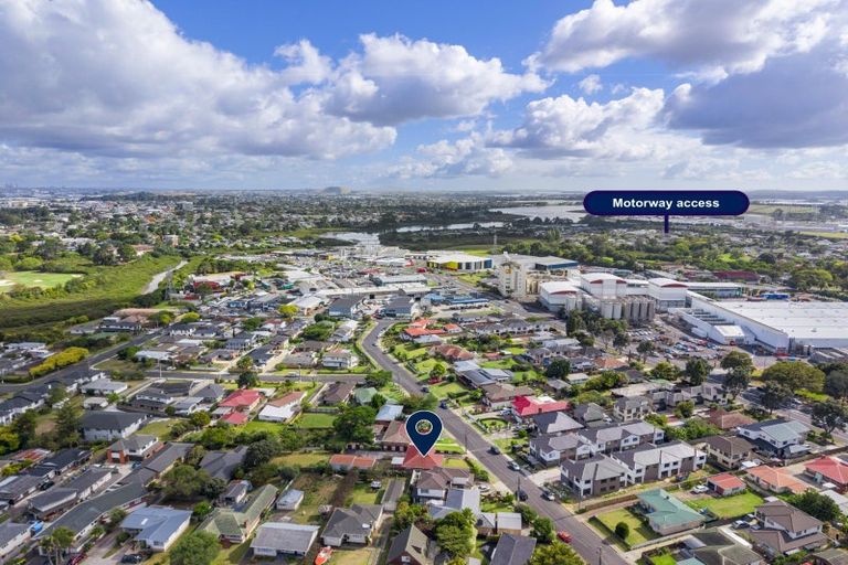 Photo of property in 10 Mccullough Avenue, Papatoetoe, Auckland, 2025