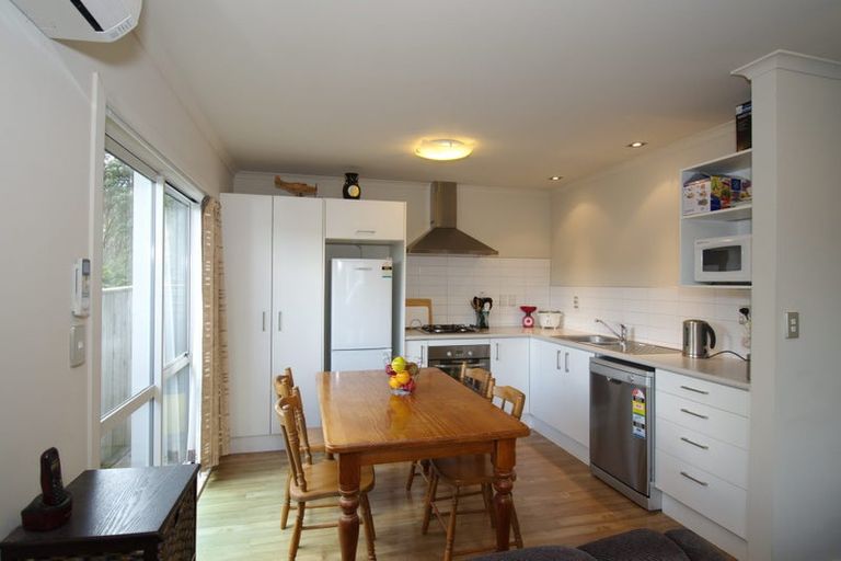 Photo of property in 15a Lyndfield Lane, Newlands, Wellington, 6037