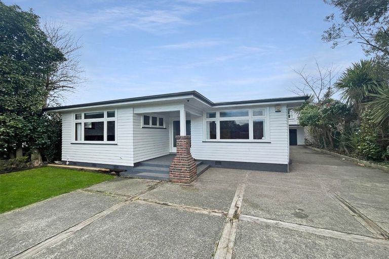 Photo of property in 5 Featherston Street, Takaro, Palmerston North, 4412