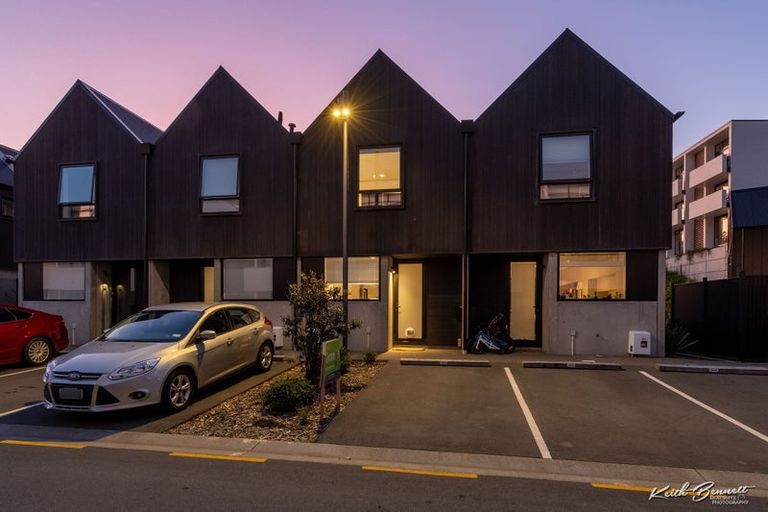 Photo of property in 4 Jean Caldwell Way, Island Bay, Wellington, 6023