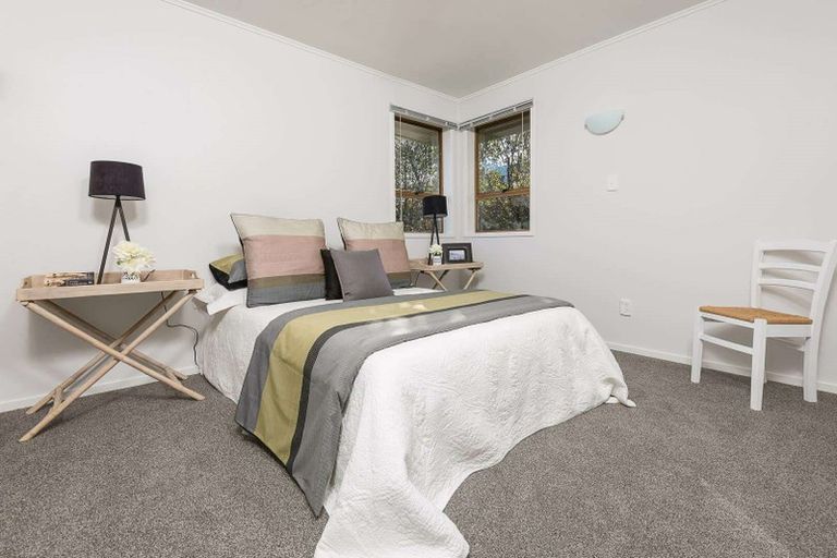 Photo of property in 76 Weatherly Road, Torbay, Auckland, 0630