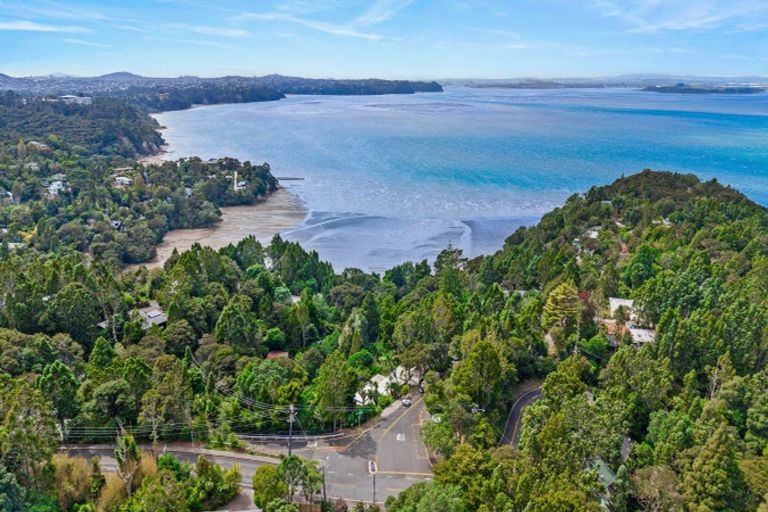 Photo of property in 2a Opou Road, Titirangi, Auckland, 0604