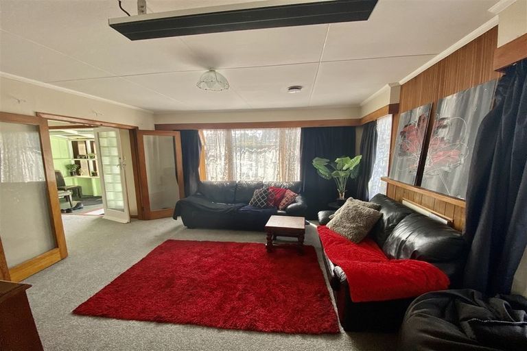 Photo of property in 1 Albert Street, Dannevirke, 4930