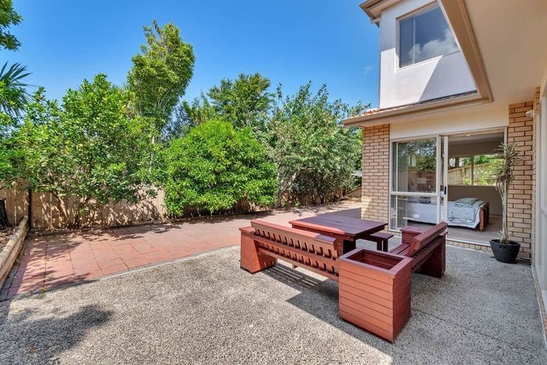 Photo of property in 60 Medallion Drive, Oteha, Auckland, 0632