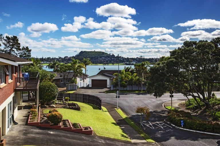 Photo of property in 28 Treeway, Sunnyhills, Auckland, 2010