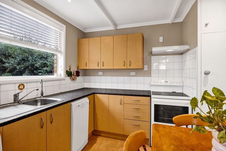 Photo of property in 2/6 Hood Place, Spotswood, New Plymouth, 4310