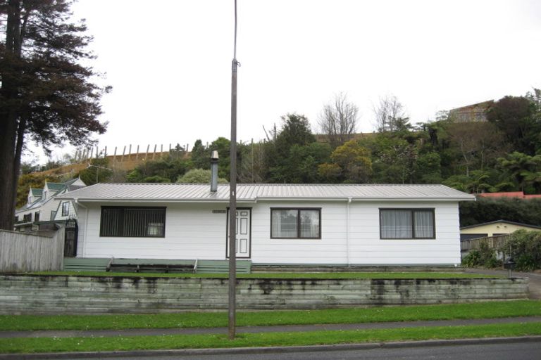 Photo of property in 1 Redwood Crescent, Westown, New Plymouth, 4310