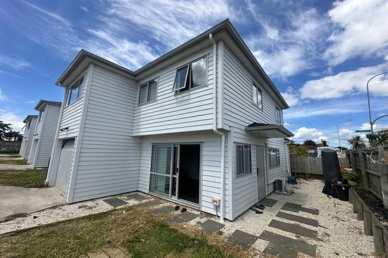 Photo of property in 271 Te Atatu Road, Te Atatu South, Auckland, 0610