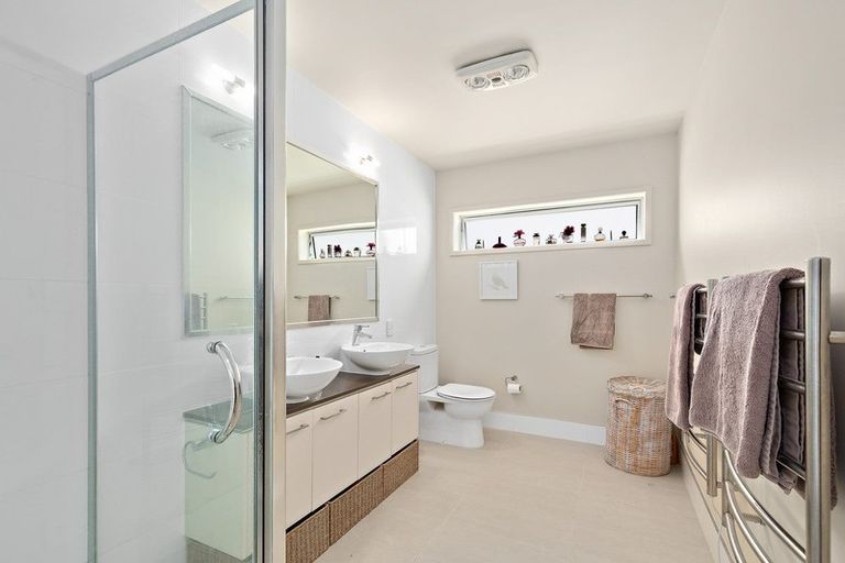 Photo of property in 18 Kensington Drive, Orewa, 0931