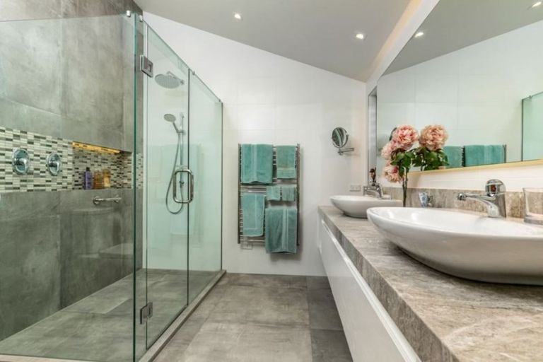 Photo of property in 6 Emily Lane, Greenhithe, Auckland, 0632