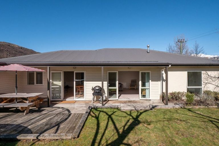 Photo of property in 15 Shanahan Lane, Arrowtown, 9302