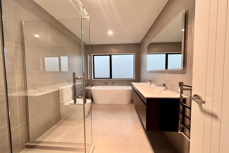 Photo of property in 16 Kiokio Place, Swanson, 0614