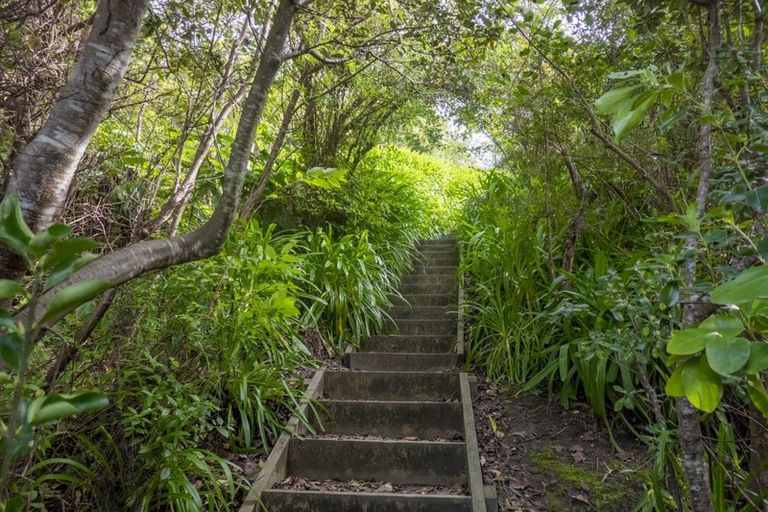 Photo of property in 76 Grange Road, Hahei, Whitianga, 3591