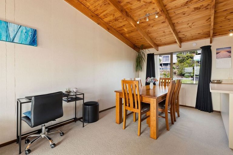 Photo of property in 2/4 Danbury Drive, Torbay, Auckland, 0630