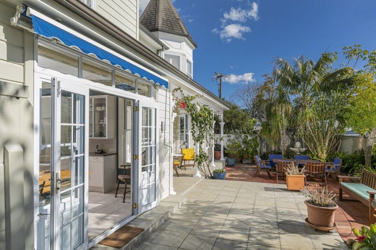 Photo of property in 43 Stanley Point Road, Stanley Point, Auckland, 0624