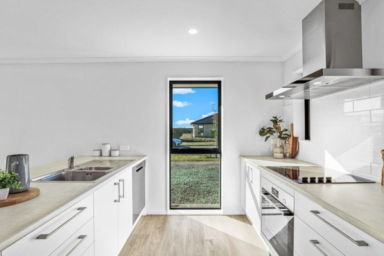 Photo of property in 3 Meadow View Drive, Belfast, Christchurch, 8051