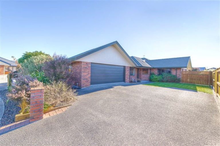 Photo of property in 44 Tennyson Avenue, Kelvin Grove, Palmerston North, 4414