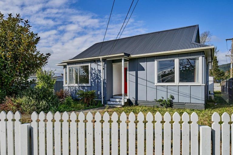 Photo of property in 79 Waddington Drive, Naenae, Lower Hutt, 5011