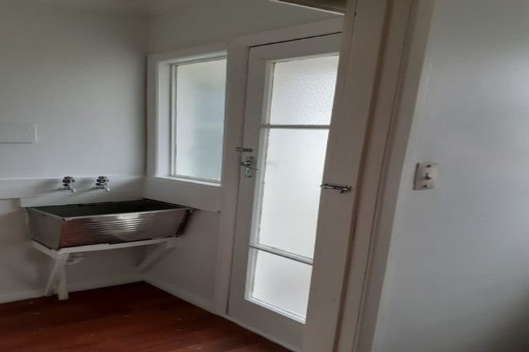 Photo of property in 15 Mako Mako Road, Levin, 5510