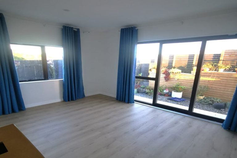 Photo of property in 33 Kotuitui Drive, Wainui, Silverdale, 0992