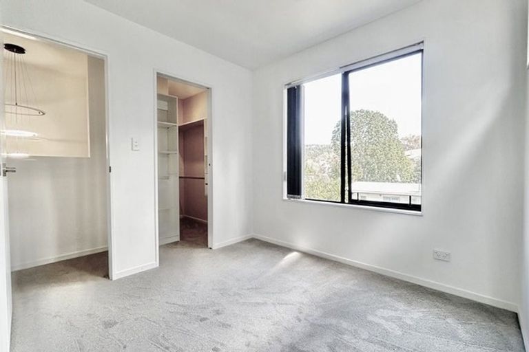 Photo of property in 8a Nandana Drive, Glen Eden, Auckland, 0602