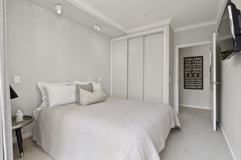 Photo of property in 18 Rewa Rewa Lane, Orewa, 0931