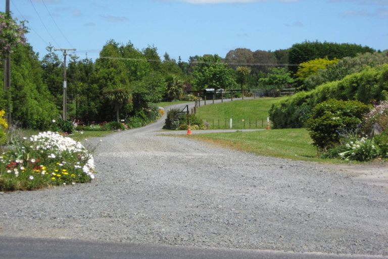 Photo of property in 233 Waihoehoe Road, Drury, 2577