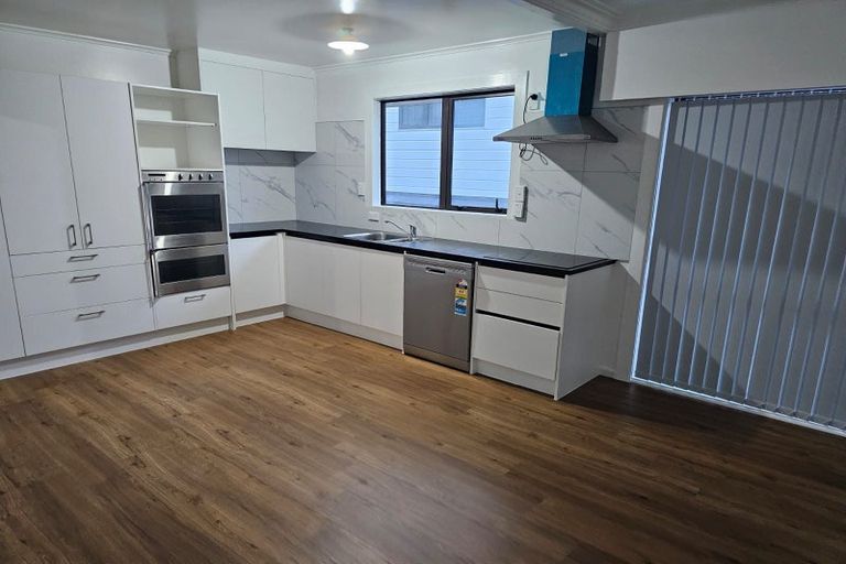 Photo of property in 22 Kelkirk Street, Kelston, Auckland, 0602