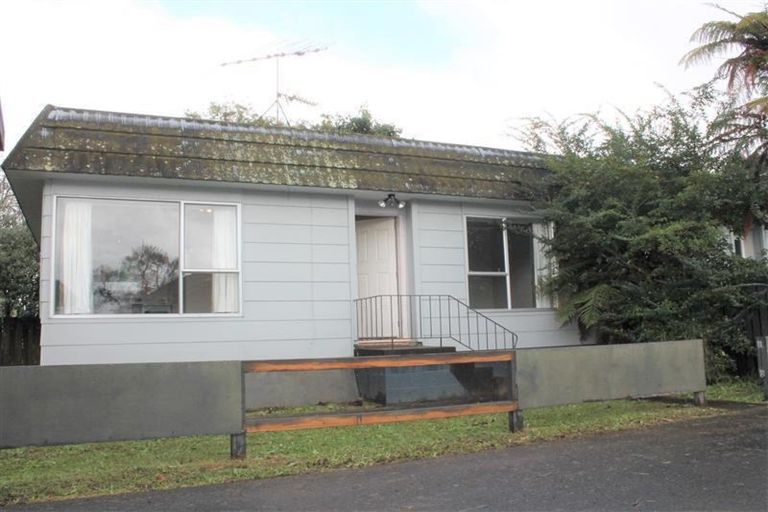 Photo of property in 2/17 Sharivari Place, Conifer Grove, Takanini, 2112