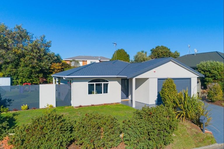 Photo of property in 137 Realm Drive, Paraparaumu, 5032