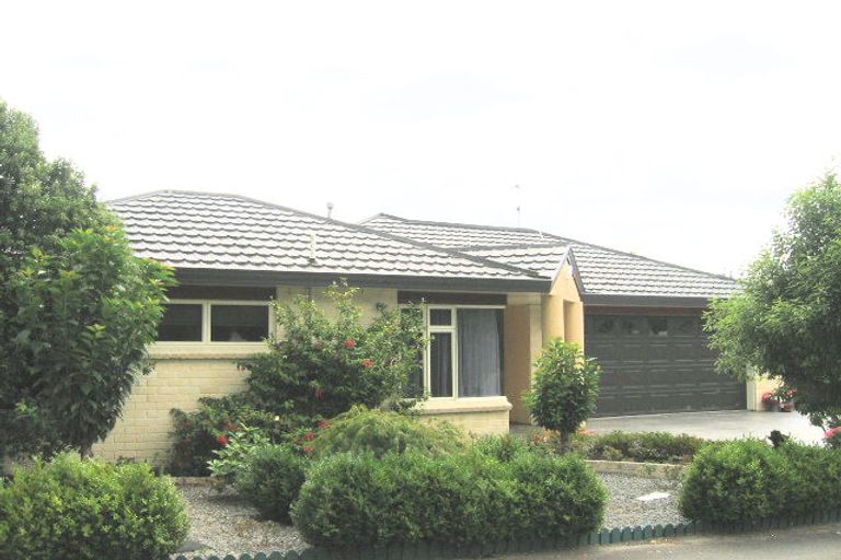 Photo of property in 28 Carlow Grove, Birchville, Upper Hutt, 5018