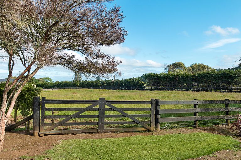 Photo of property in 2b Masters Road, Waiuku, 2681