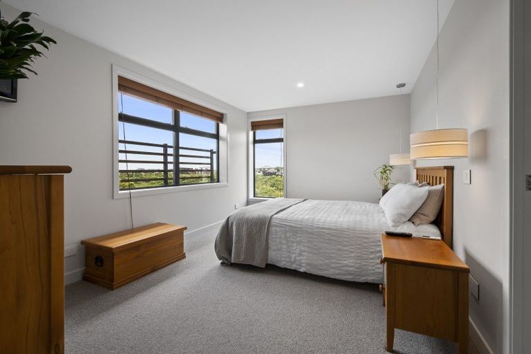 Photo of property in 67 Ruapehu Drive, Fitzherbert, Palmerston North, 4410