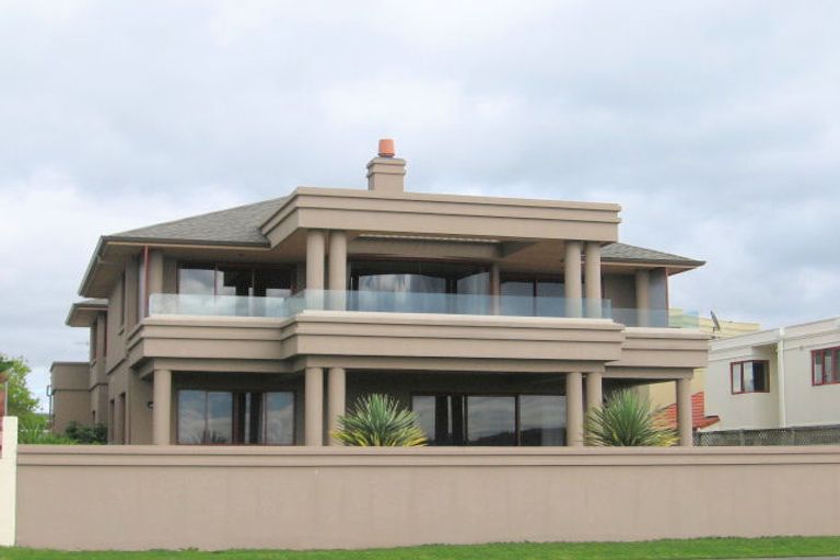 Photo of property in 127 Marine Parade, Mount Maunganui, 3116