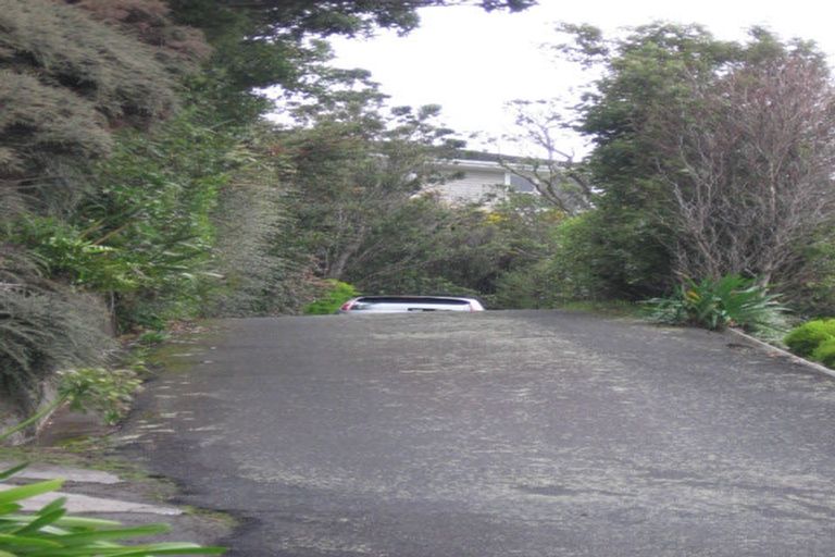 Photo of property in 18 Kinapori Terrace, Newlands, Wellington, 6037