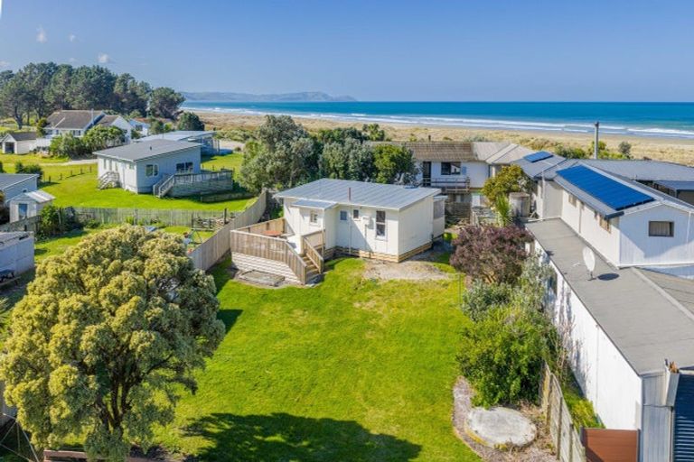 Photo of property in 9 Ohinemuhu Road, Porangahau, 4293